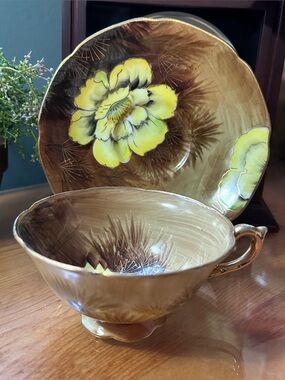 (UT) Vintage SAJI Teacup and Saucer